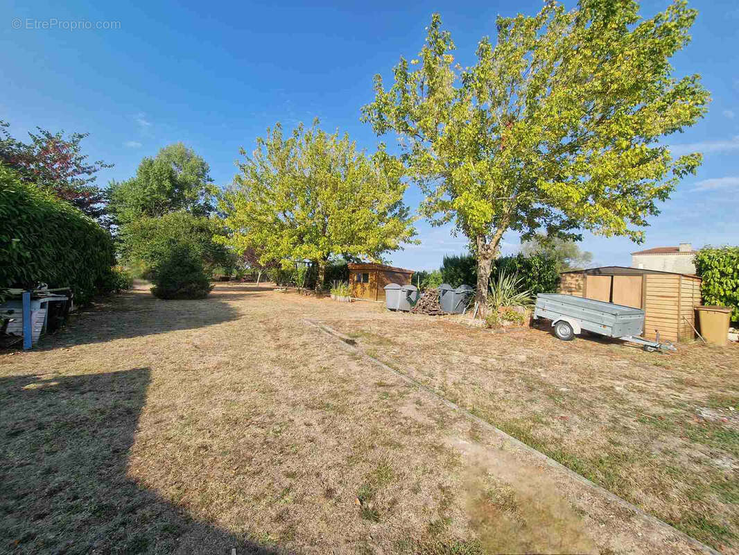 Maison à SAINT-CHRISTOLY-DE-BLAYE