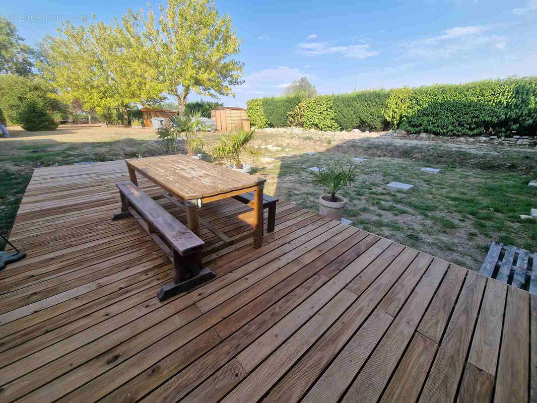 Maison à SAINT-CHRISTOLY-DE-BLAYE