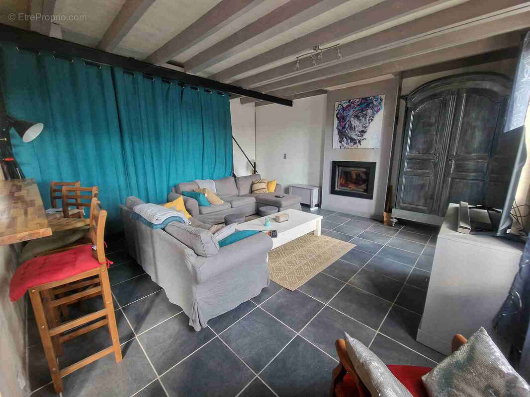 Maison à SAINT-CHRISTOLY-DE-BLAYE