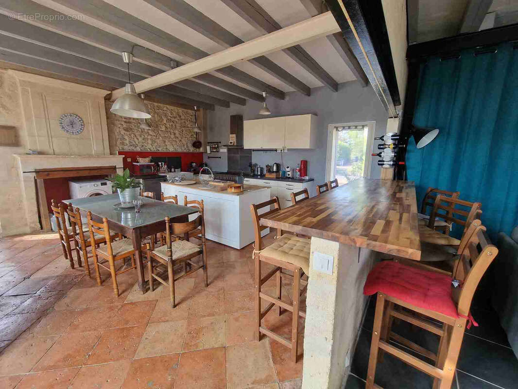 Maison à SAINT-CHRISTOLY-DE-BLAYE