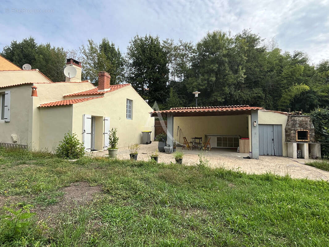 Maison à MOUTIERS-LES-MAUXFAITS