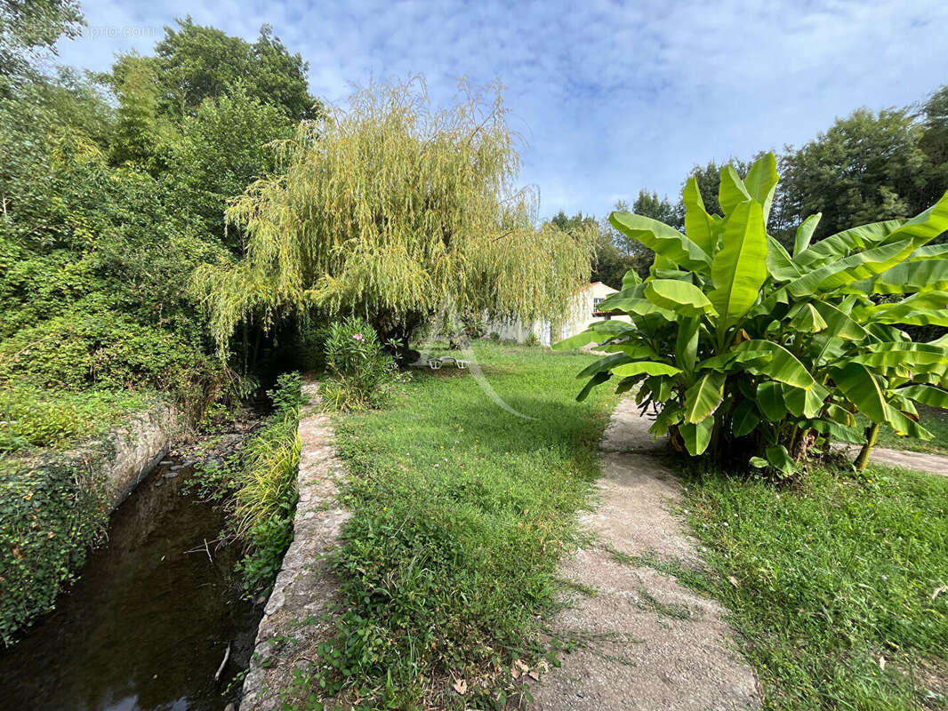 Maison à MOUTIERS-LES-MAUXFAITS