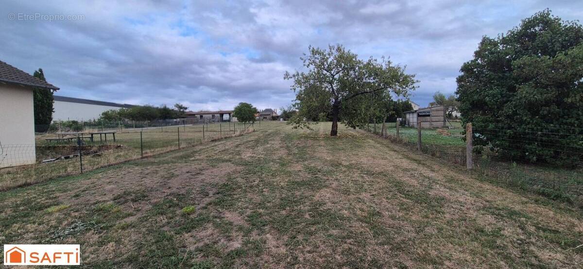 Photo 1 - Terrain à MONTMORILLON