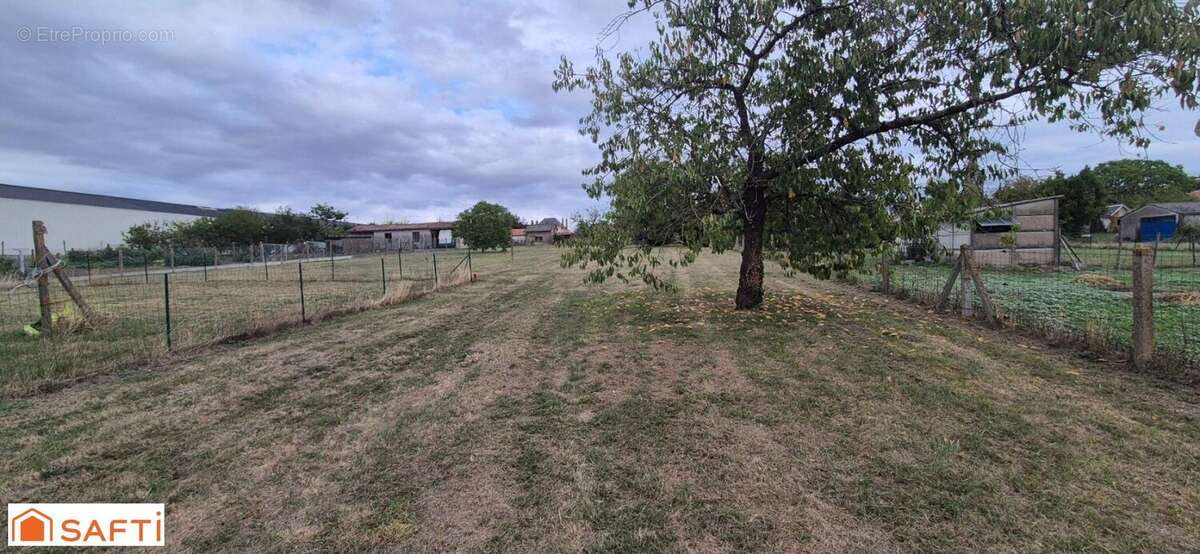 Photo 2 - Terrain à MONTMORILLON