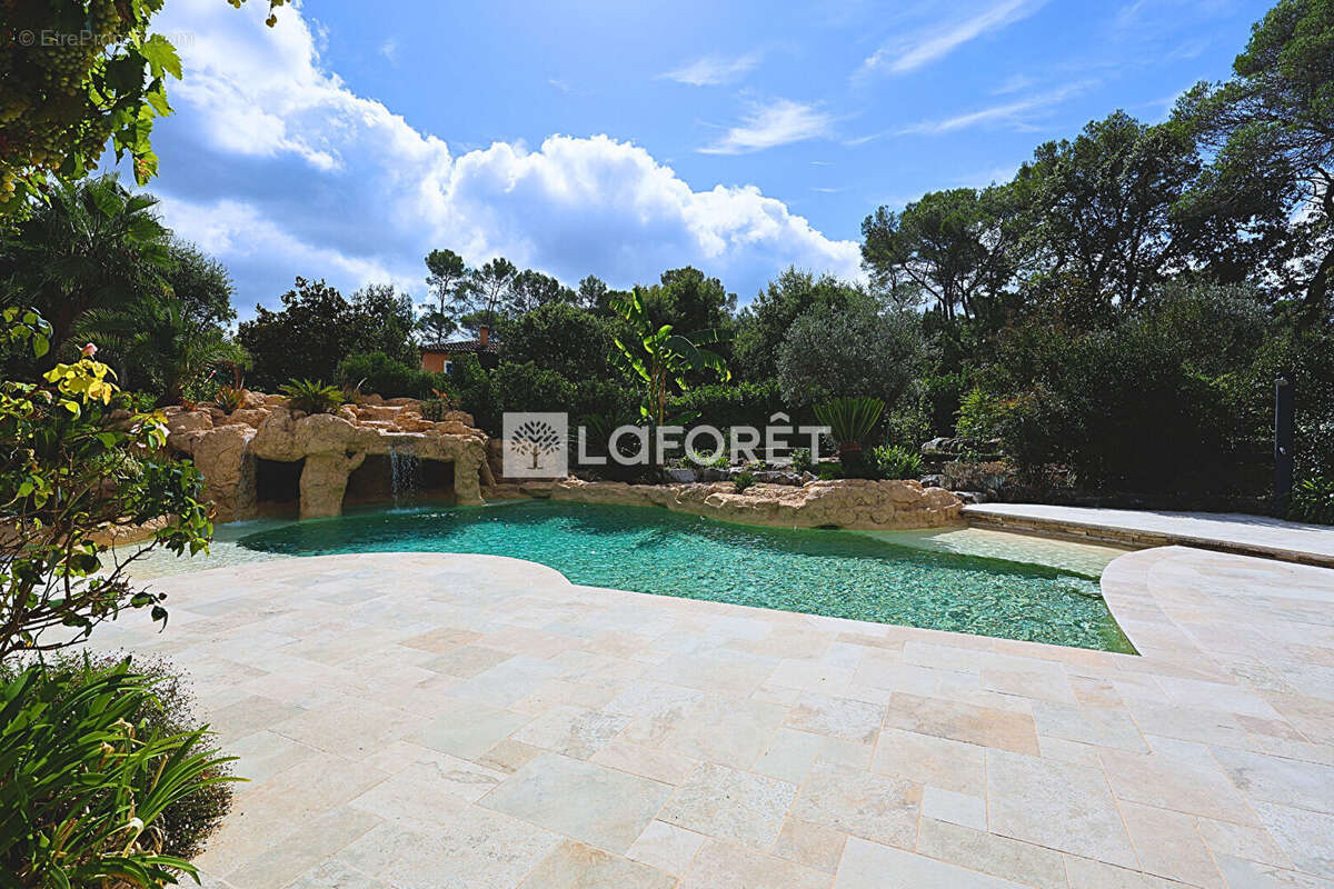 Maison à ROQUEFORT-LES-PINS