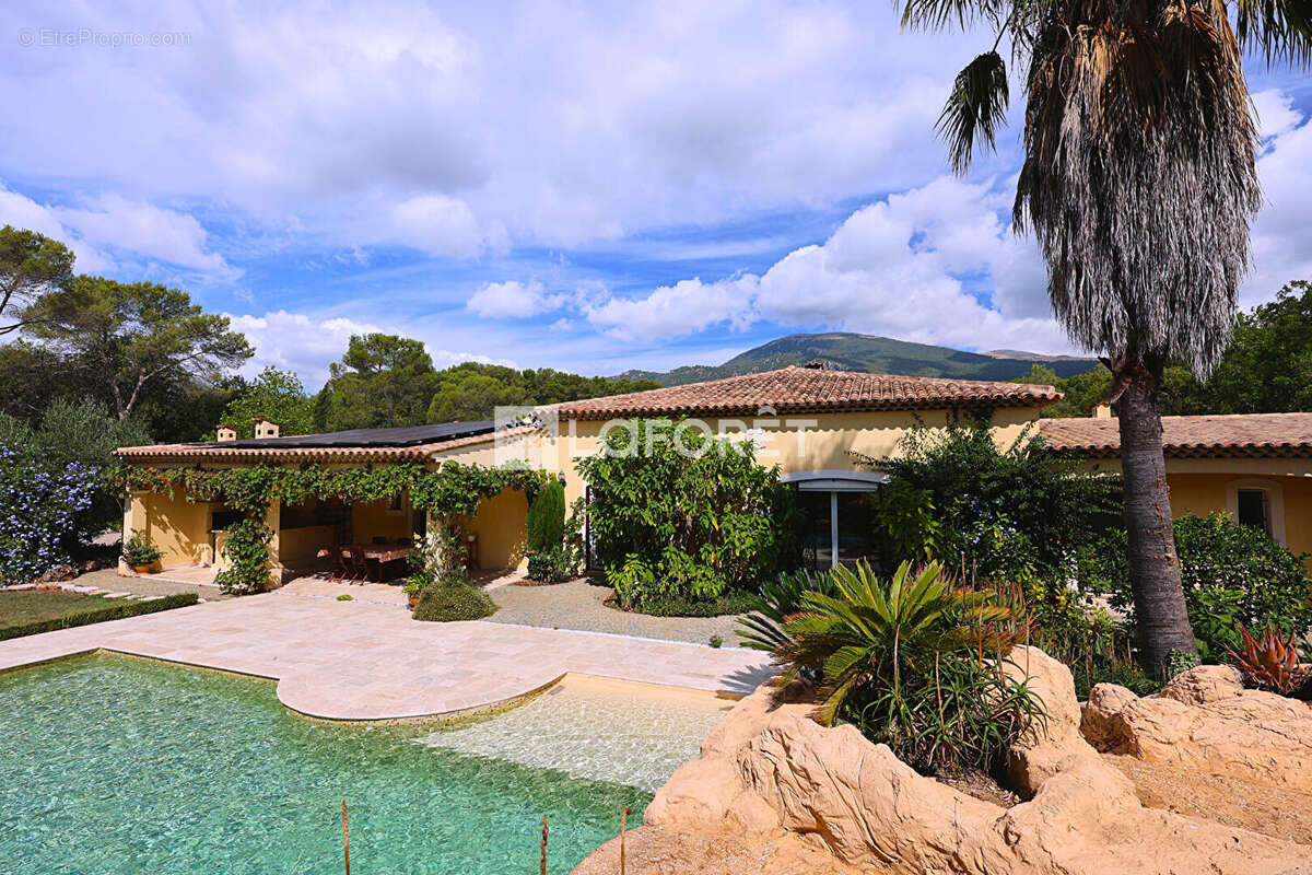 Maison à ROQUEFORT-LES-PINS