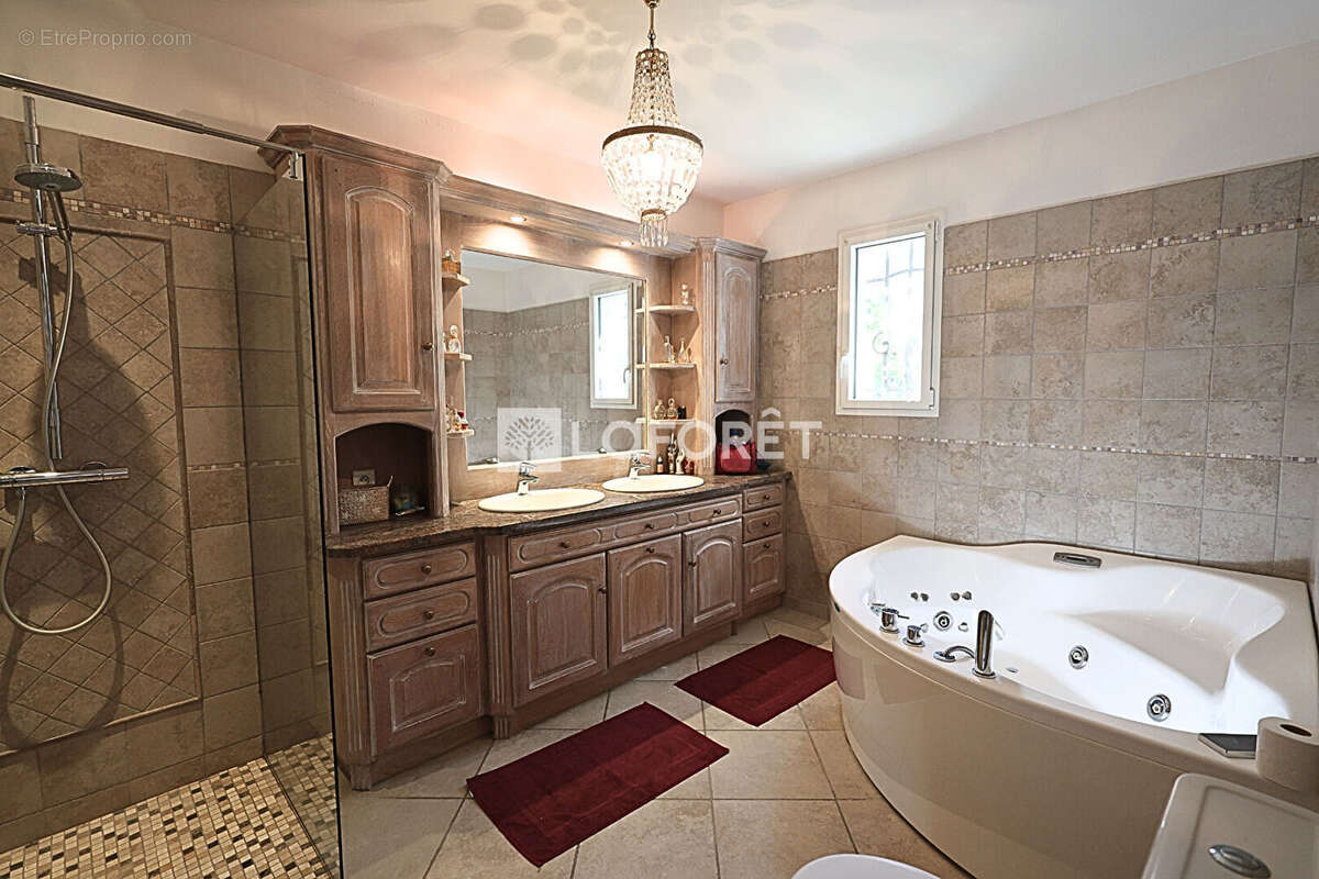 Maison à ROQUEFORT-LES-PINS