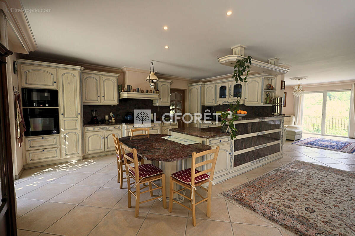 Maison à ROQUEFORT-LES-PINS