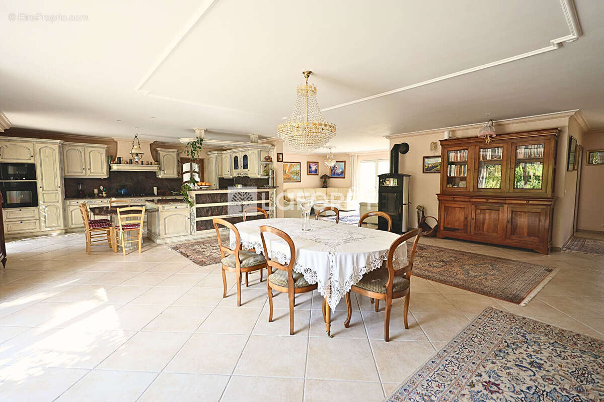 Maison à ROQUEFORT-LES-PINS