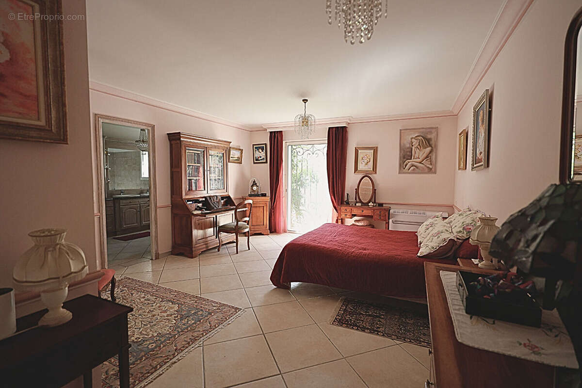 Maison à ROQUEFORT-LES-PINS