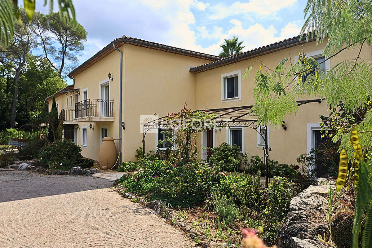 Maison à ROQUEFORT-LES-PINS