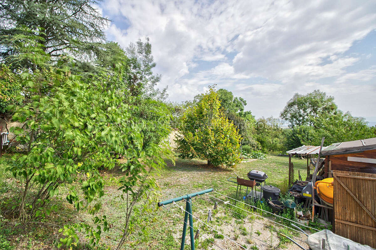 Terrain à CHARNOZ-SUR-AIN