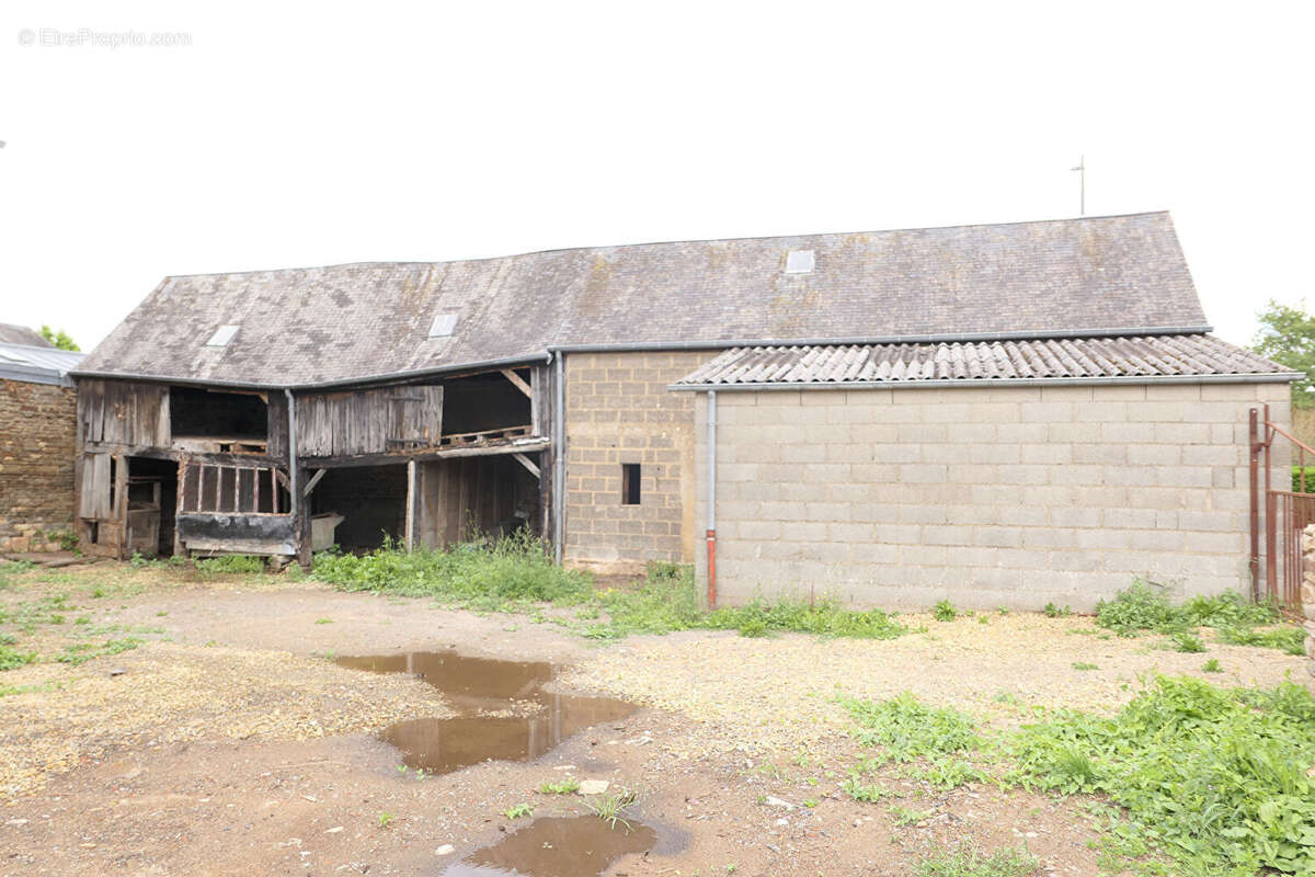 Maison à SAINT-HILAIRE-DU-HARCOUET