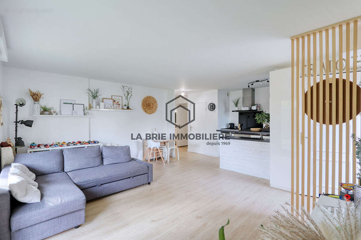 Appartement à MOISSY-CRAMAYEL