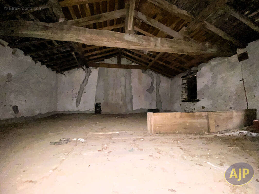 Maison à SAINT-HILAIRE-DE-CHALEONS