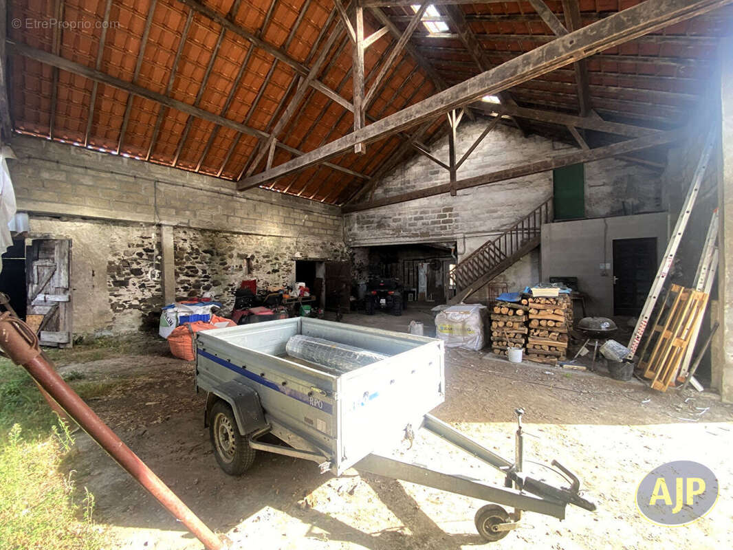 Maison à SAINT-HILAIRE-DE-CHALEONS