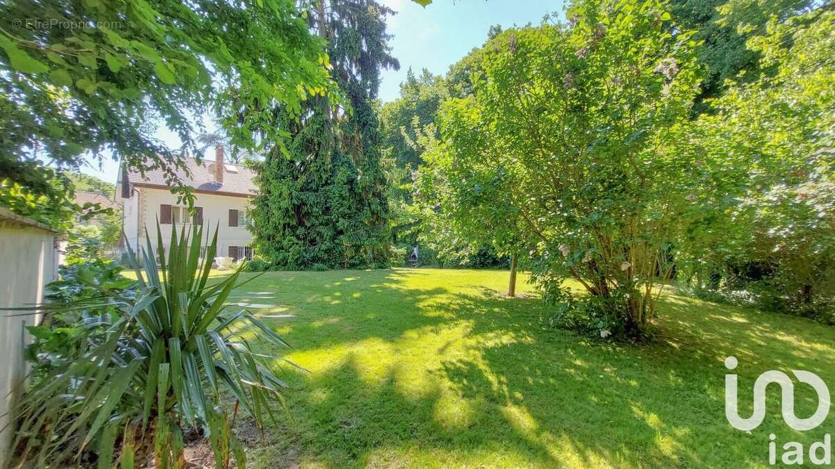 Photo 3 - Maison à LE MESNIL-SAINT-DENIS