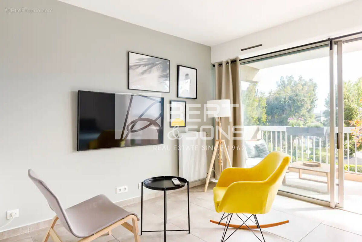 Appartement à MANDELIEU-LA-NAPOULE