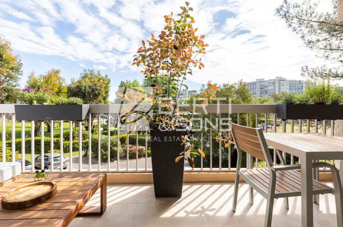 Appartement à MANDELIEU-LA-NAPOULE