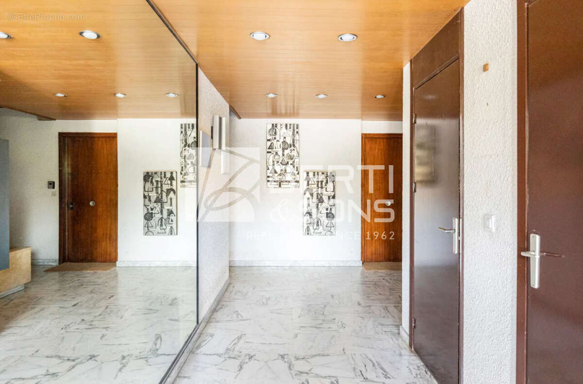 Appartement à MANDELIEU-LA-NAPOULE