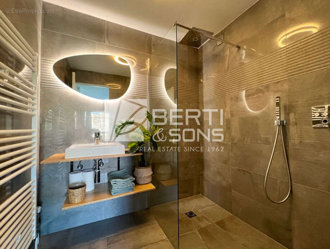 Appartement à MANDELIEU-LA-NAPOULE