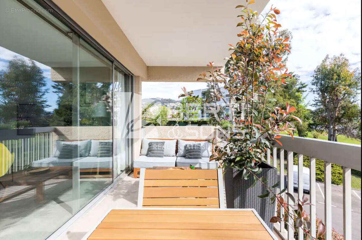 Appartement à MANDELIEU-LA-NAPOULE