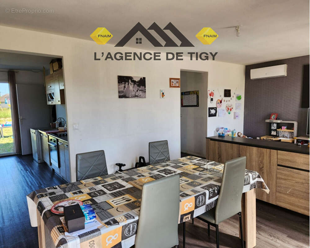 Maison à NEUVY-EN-SULLIAS