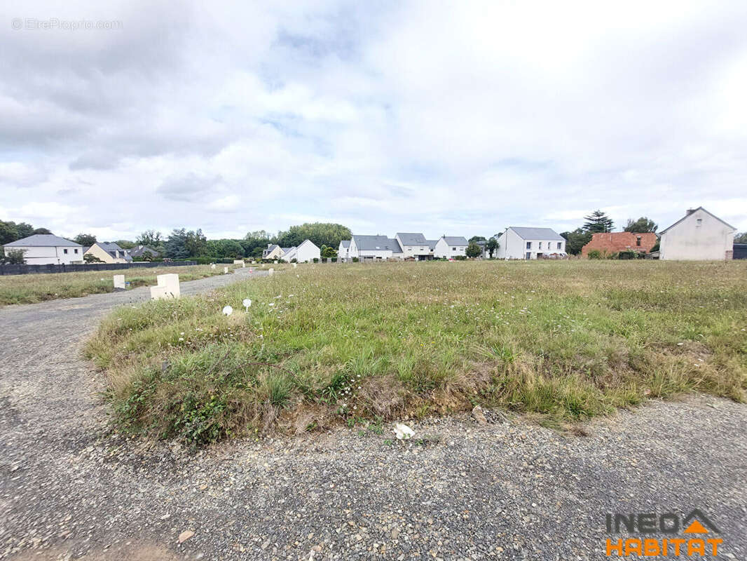 Terrain à SAINT-DOMINEUC