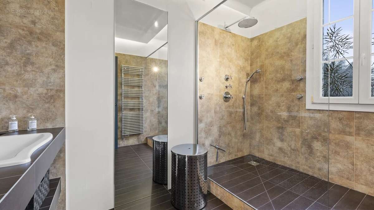 Maison à LA CELLE-SAINT-CLOUD