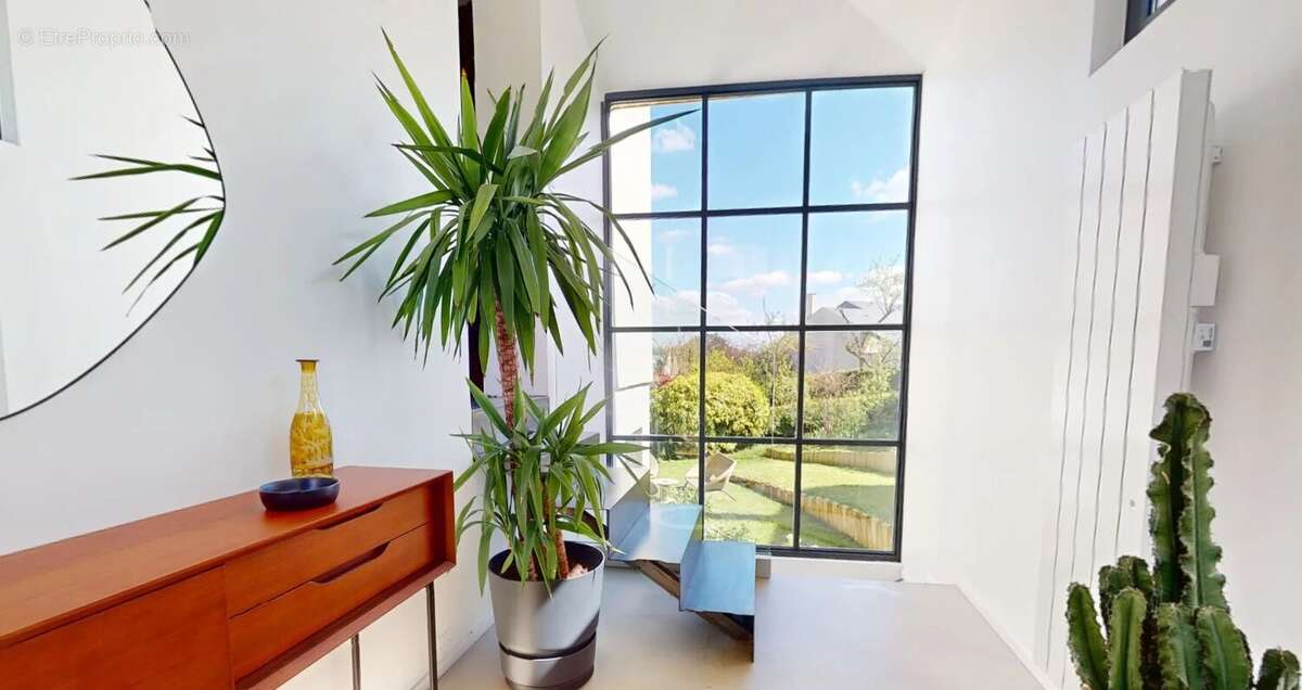 Maison à MARNES-LA-COQUETTE