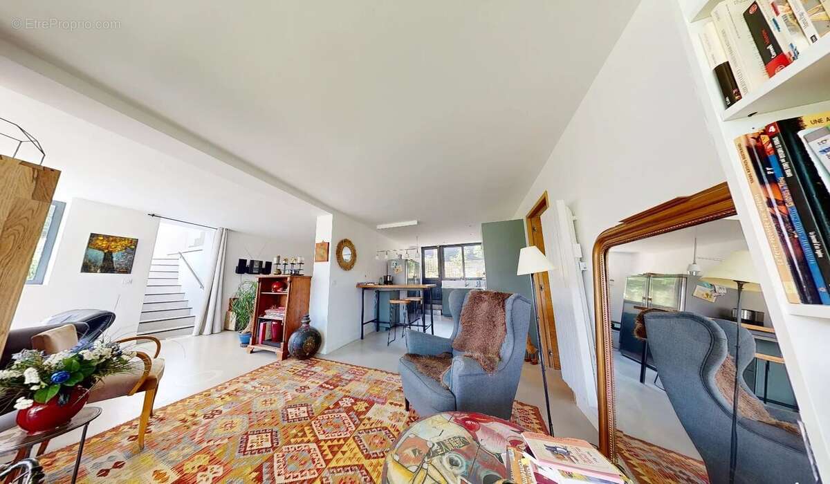 Maison à MARNES-LA-COQUETTE