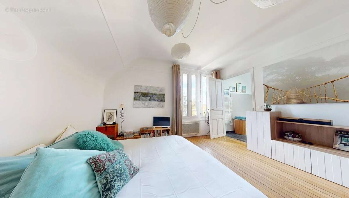 Maison à MARNES-LA-COQUETTE