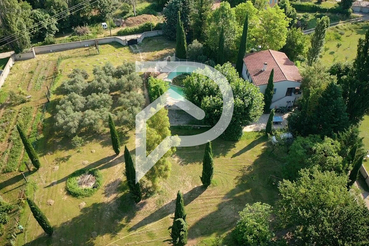 Maison à VILLECROZE