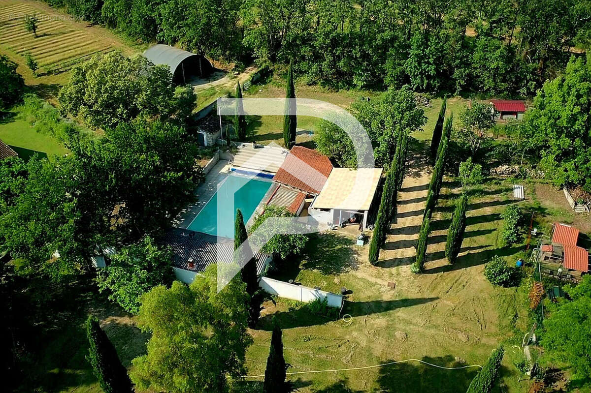 Maison à VILLECROZE