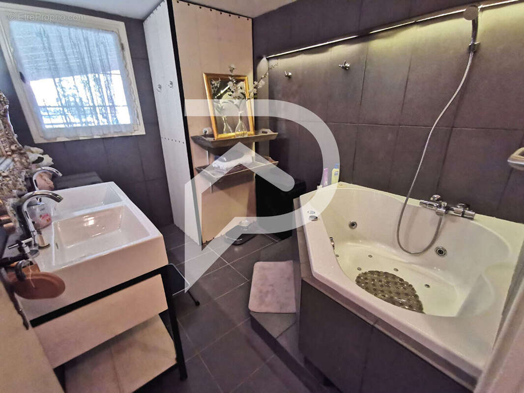 Maison à VILLECROZE