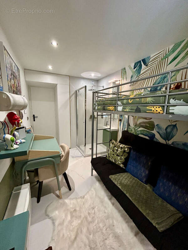 Appartement à SAINT-LAURENT-DU-VAR