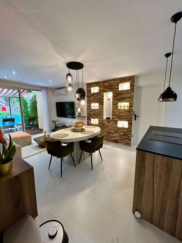 Appartement à SAINT-LAURENT-DU-VAR