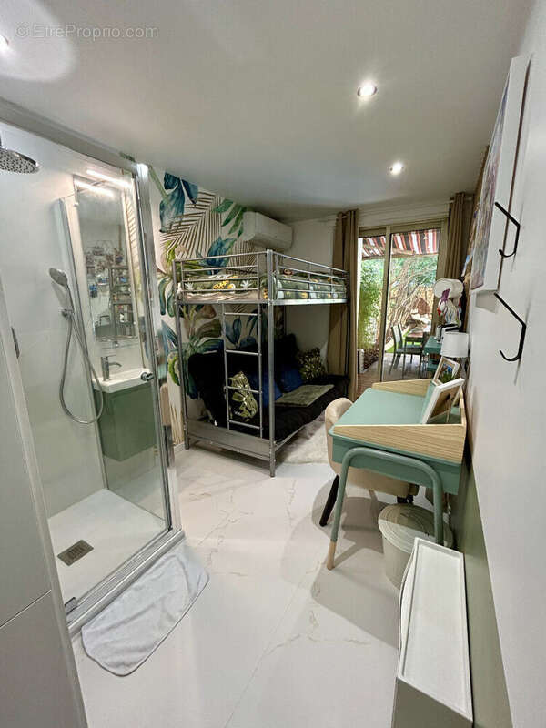 Appartement à SAINT-LAURENT-DU-VAR