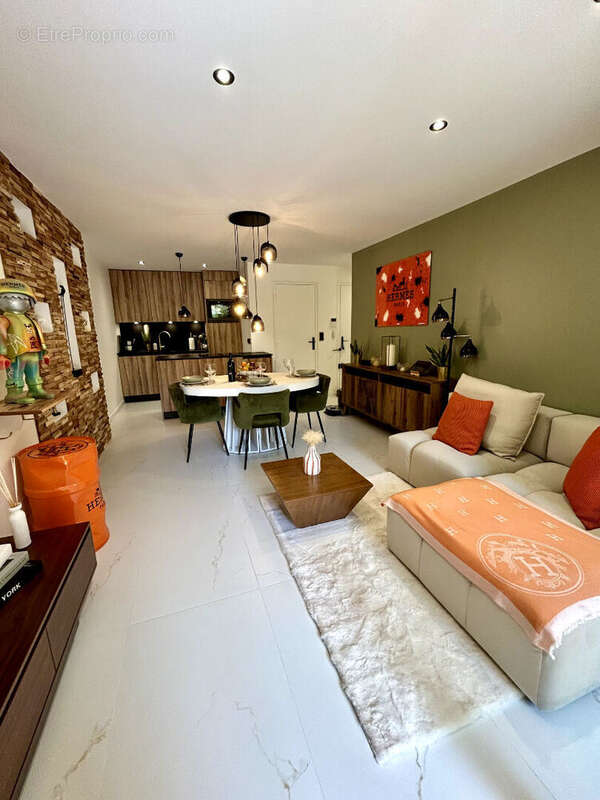 Appartement à SAINT-LAURENT-DU-VAR