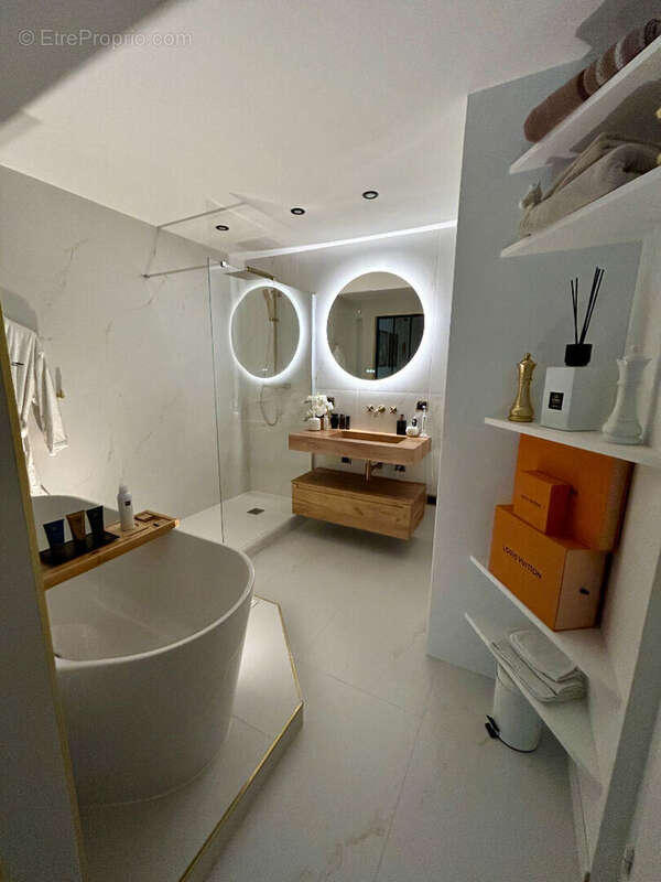 Appartement à SAINT-LAURENT-DU-VAR