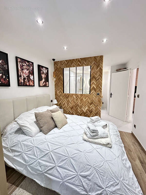 Appartement à SAINT-LAURENT-DU-VAR