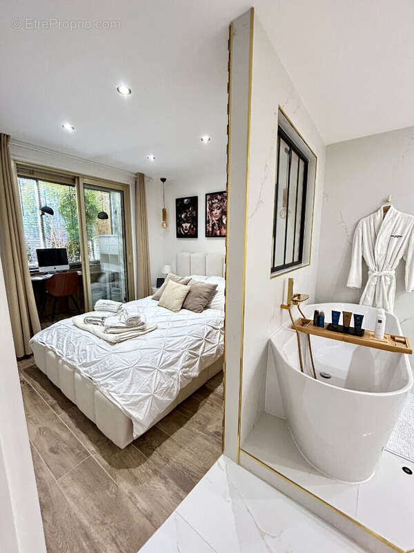 Appartement à SAINT-LAURENT-DU-VAR