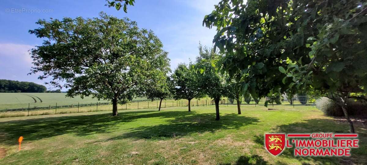 Terrain à AUTHEUIL-AUTHOUILLET
