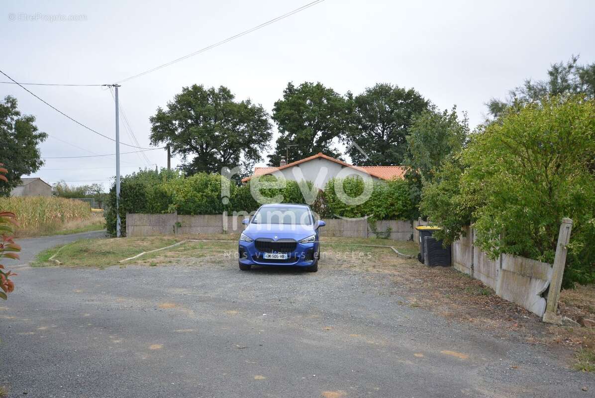 Maison à LE PUISET-DORE