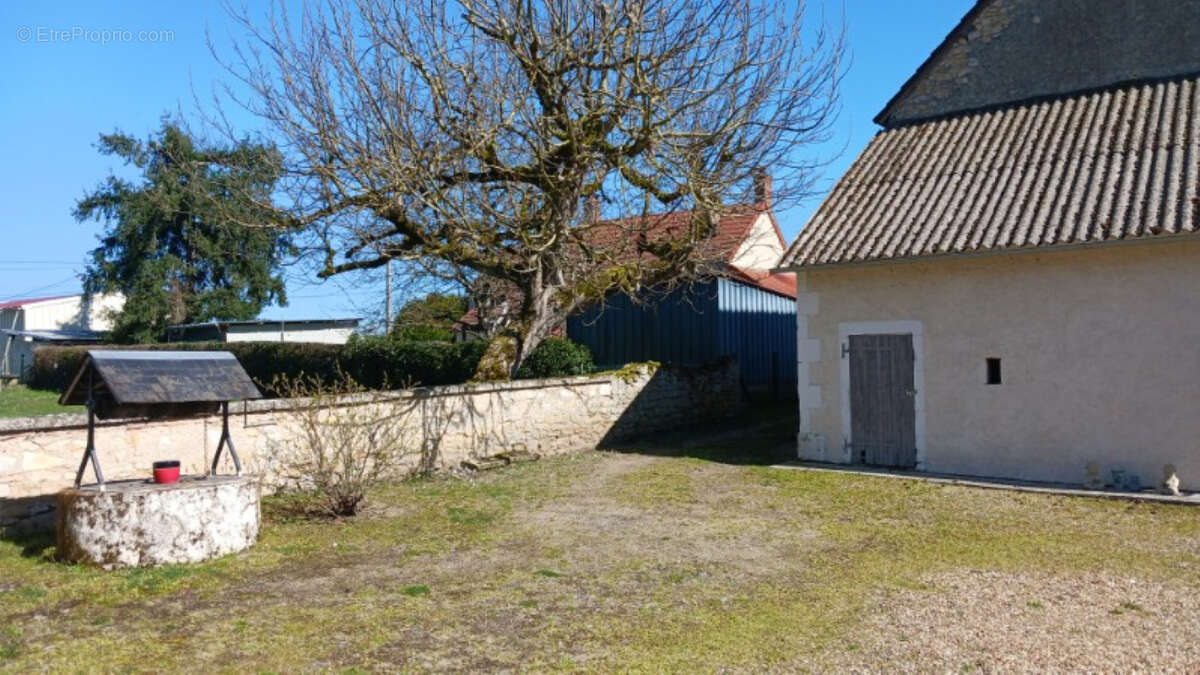 Maison à LA GUERCHE-SUR-L&#039;AUBOIS