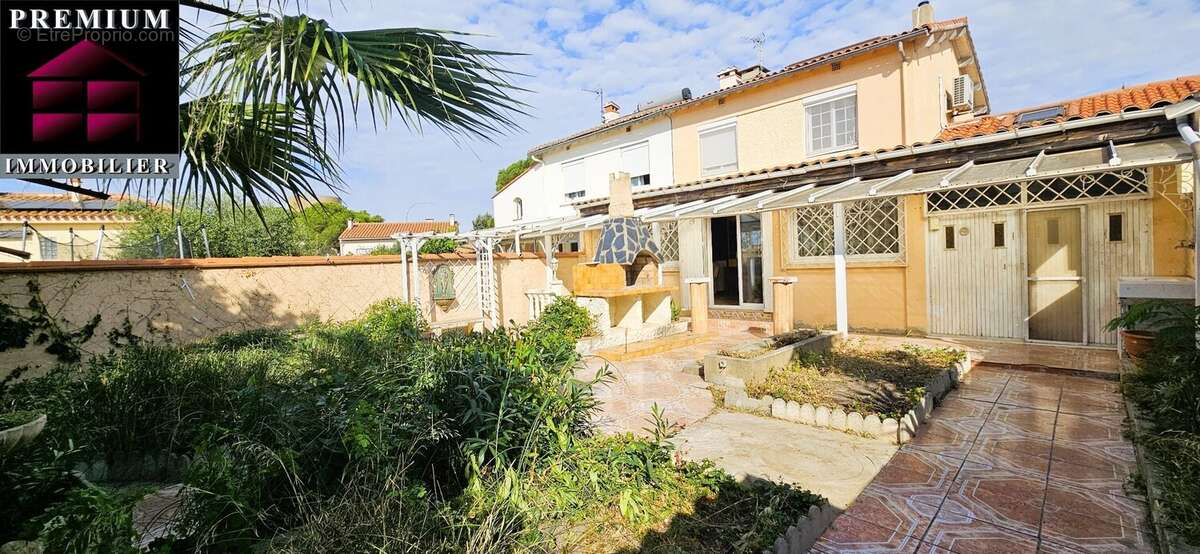 Maison à SAINT-ESTEVE