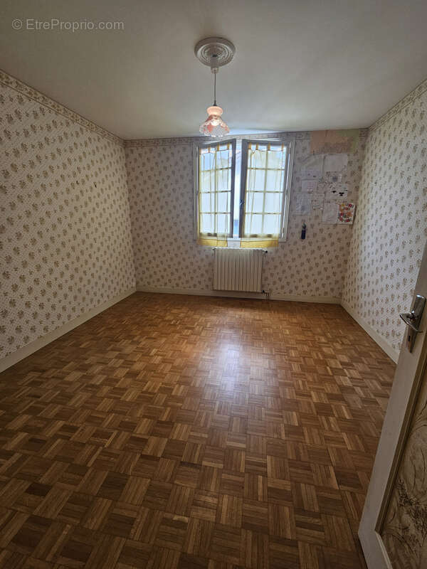 Maison à SAINT-BONNET-BRIANCE