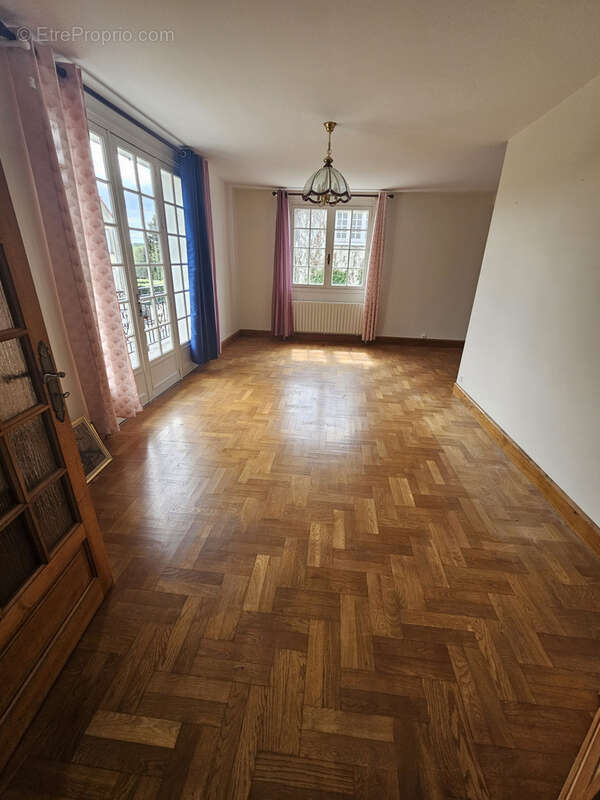 Maison à SAINT-BONNET-BRIANCE