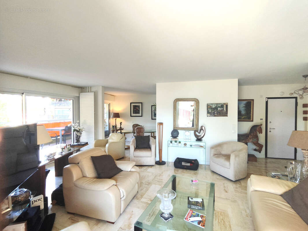 Appartement à MANDELIEU-LA-NAPOULE