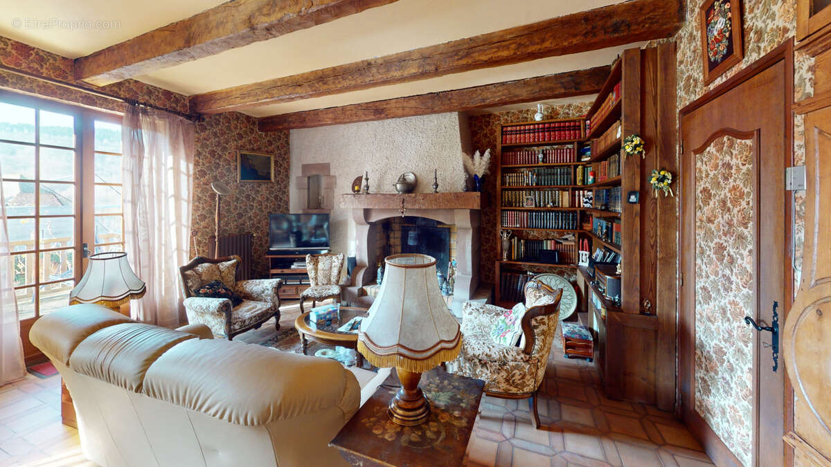 Maison à VILLECOMTAL